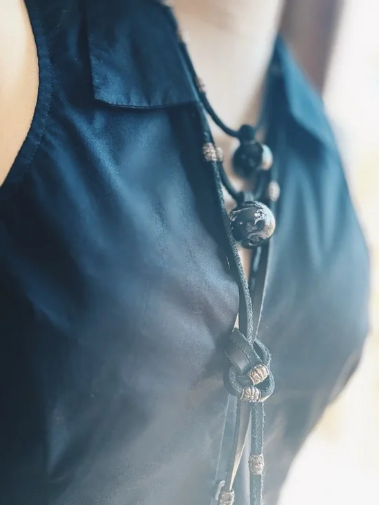 Urban Outfitters Black Sleeveless Button-Down Top - Picture 4 of 7